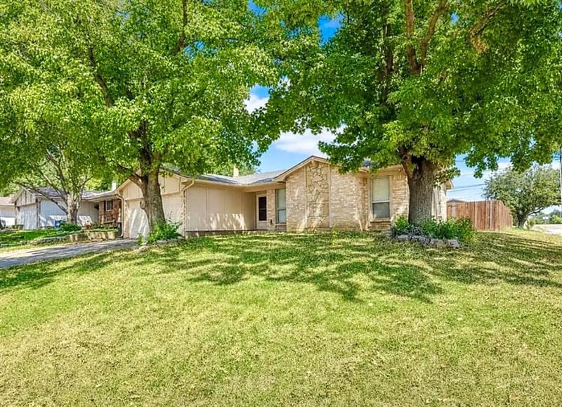 915 Lemontree Drive, Arlington TX 76017