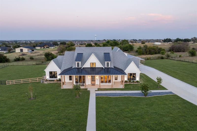 760 Hummingbird Lane, Justin TX 76247 - Photo 2