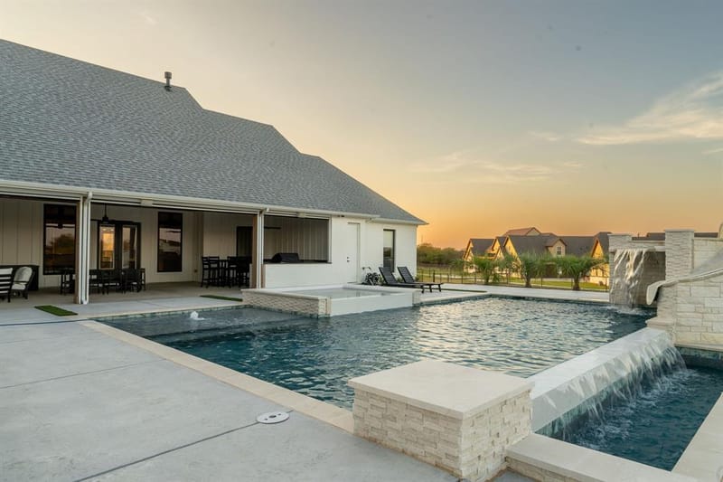 760 Hummingbird Lane, Justin TX 76247 - Photo 3
