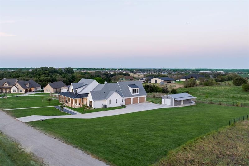 760 Hummingbird Lane, Justin TX 76247 - Photo 35