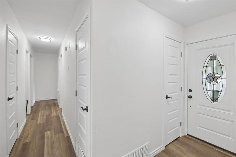 2231 Park Springs Court, Arlington TX 76013 - Photo 2