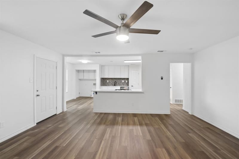 2231 Park Springs Court, Arlington TX 76013 - Photo 6