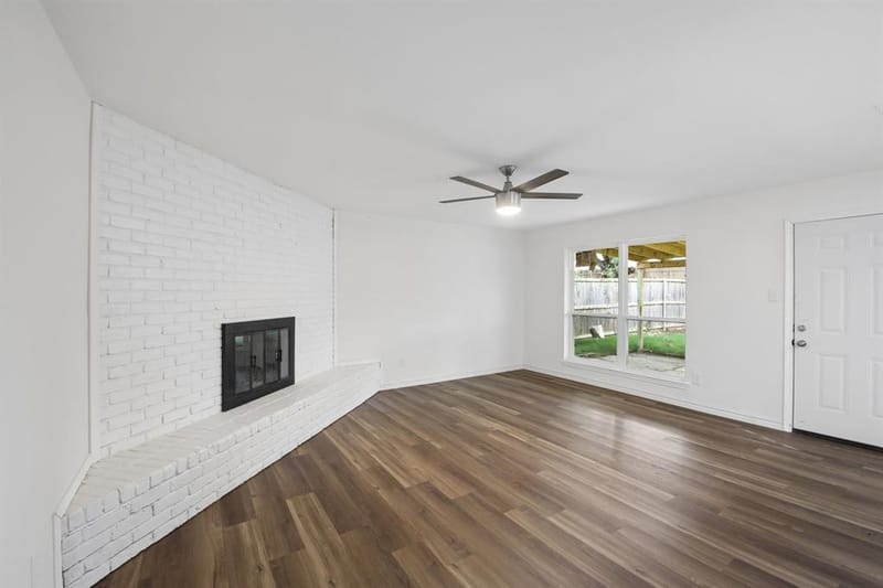 2231 Park Springs Court, Arlington TX 76013 - Photo 3