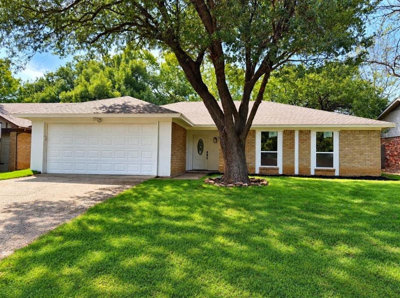 2231 Park Springs Court, Arlington TX 76013