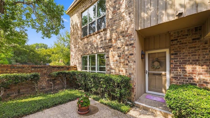 4325 Bellaire Drive S, Fort Worth TX 76109