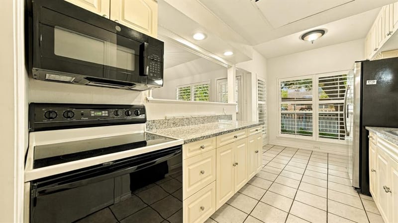 4325 Bellaire Drive S, Fort Worth TX 76109 - Photo 11
