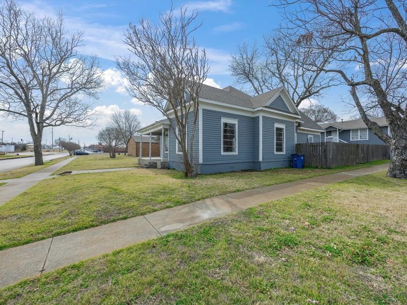 409 NW Main Street, Ennis TX 75119 - Photo 6
