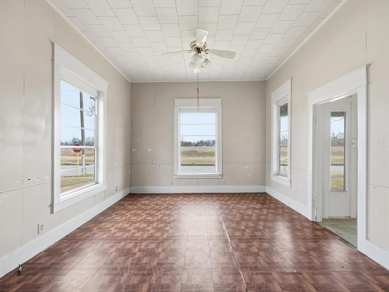 409 NW Main Street, Ennis TX 75119 - Photo 7
