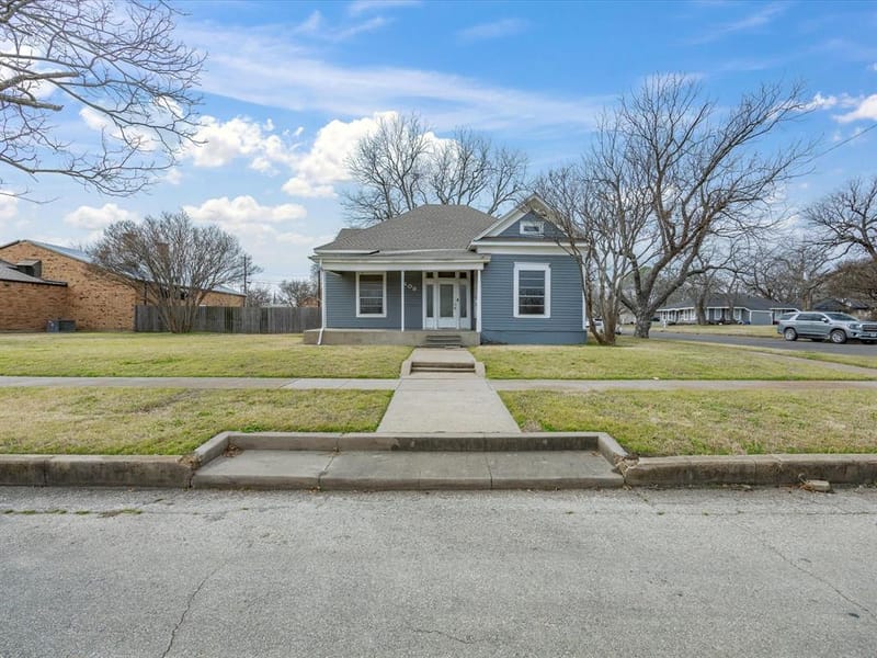 409 NW Main Street, Ennis TX 75119 - Photo 3