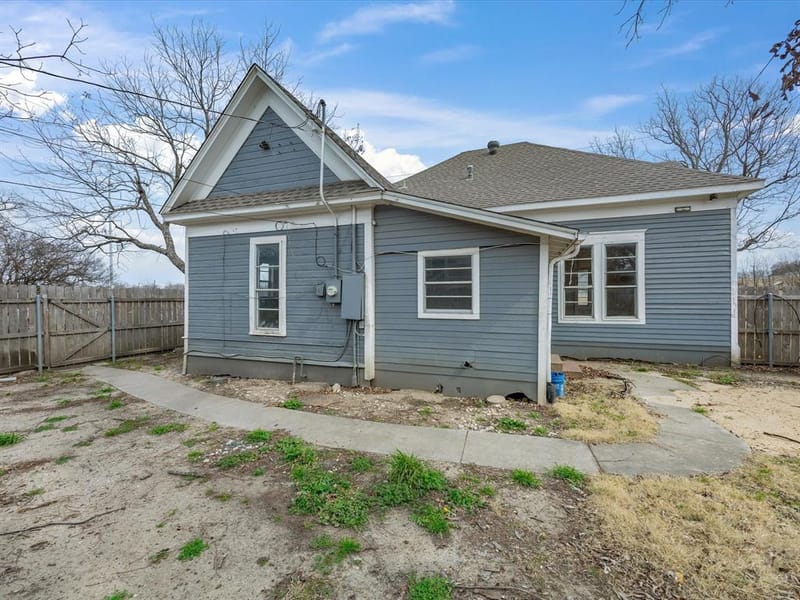 409 NW Main Street, Ennis TX 75119 - Photo 32