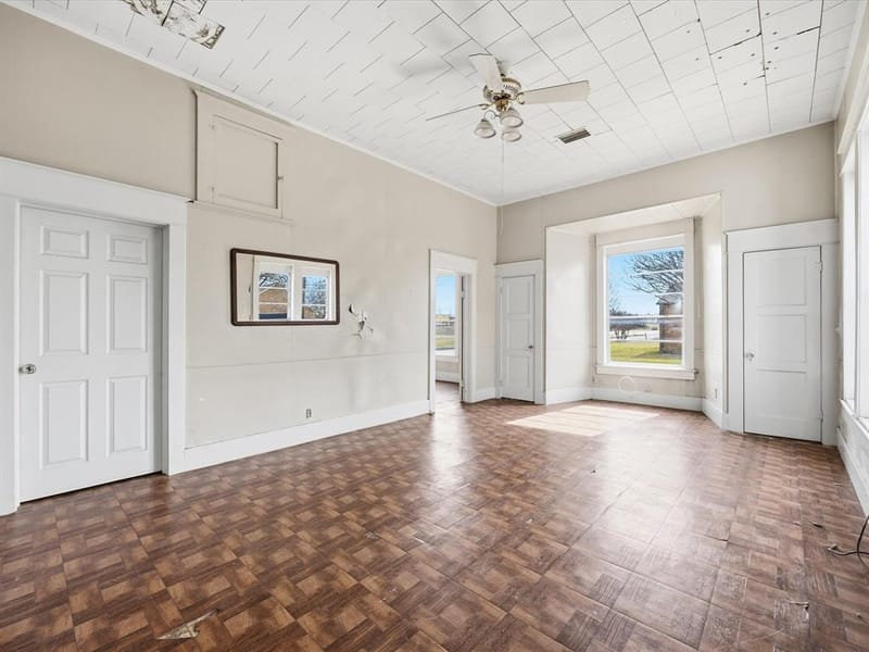409 NW Main Street, Ennis TX 75119 - Photo 9