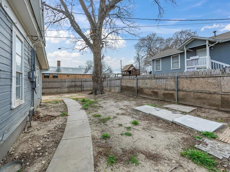409 NW Main Street, Ennis TX 75119 - Photo 30