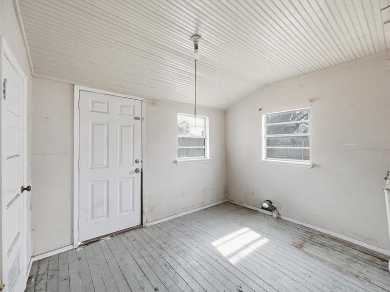 409 NW Main Street, Ennis TX 75119 - Photo 15