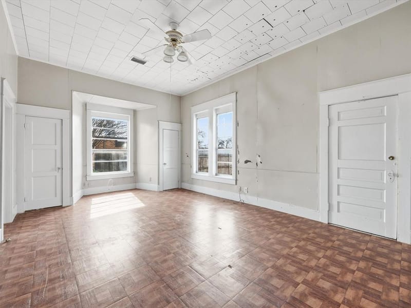 409 NW Main Street, Ennis TX 75119 - Photo 11