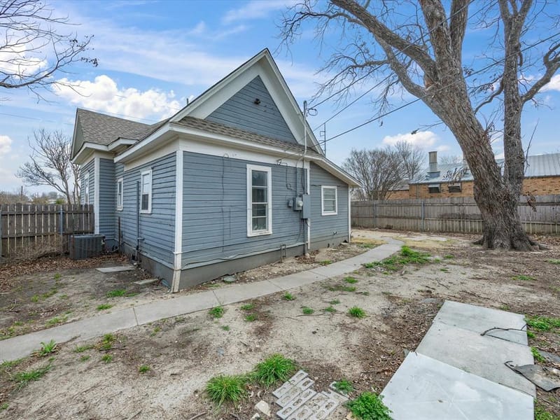 409 NW Main Street, Ennis TX 75119 - Photo 31