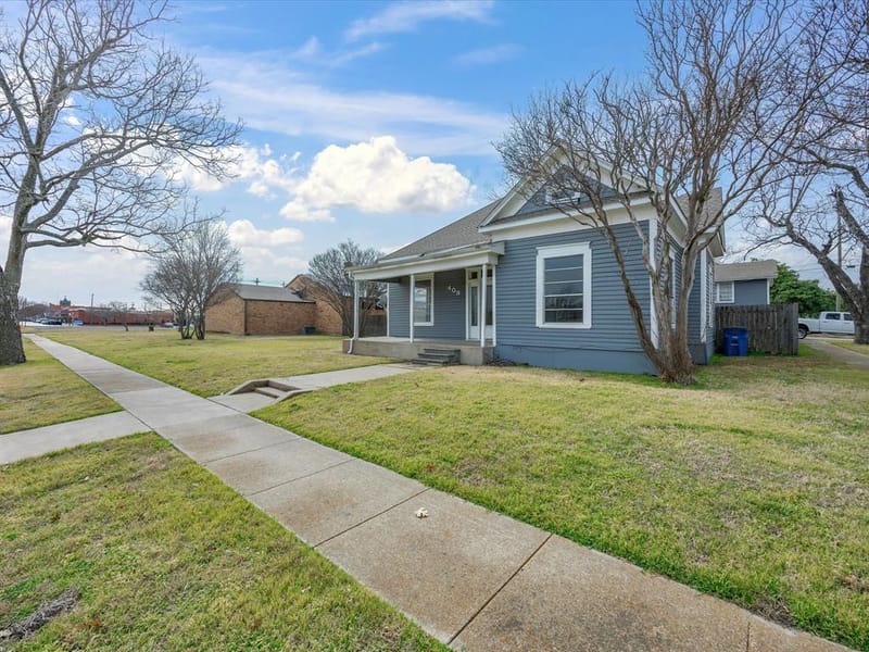 409 NW Main Street, Ennis TX 75119 - Photo 4