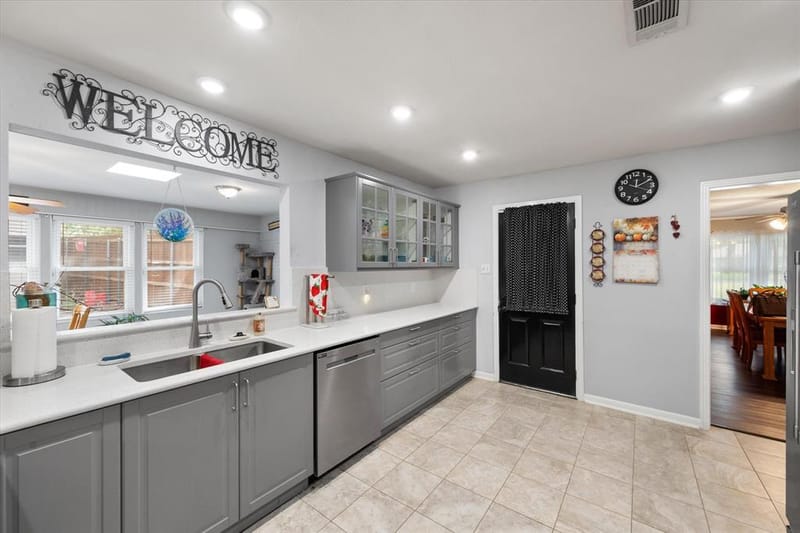 1001 Whispering Oak Court, Arlington TX 76012 - Photo 16