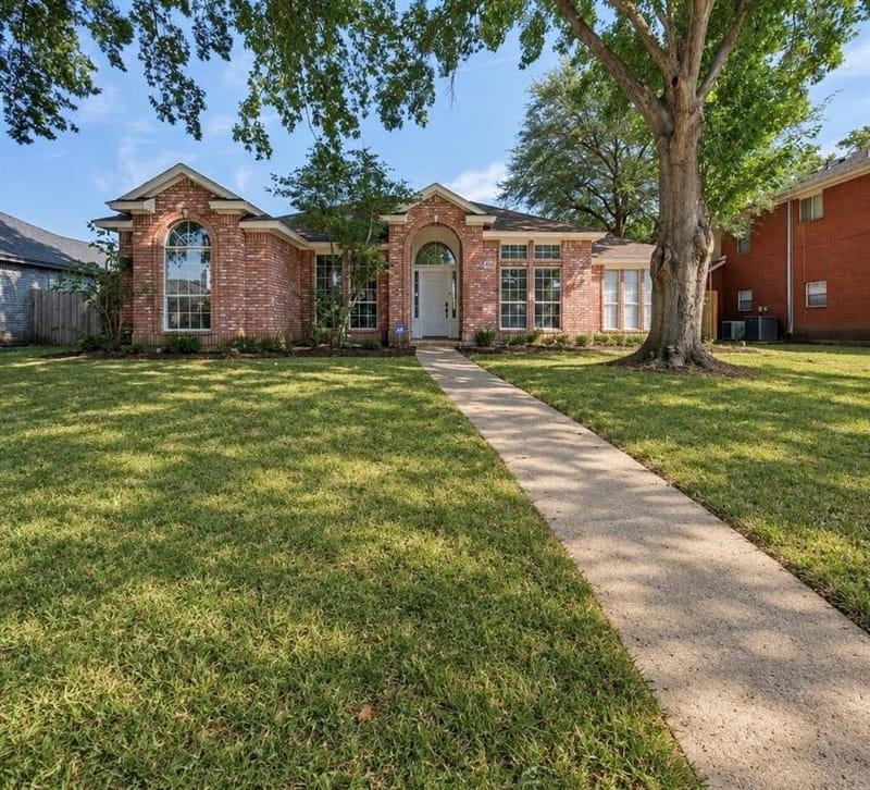 2912 Olympia Drive, Grand Prairie TX 75052