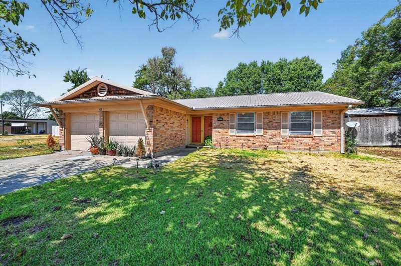 402 W Carter Street, Savoy TX 75479 - Photo 2