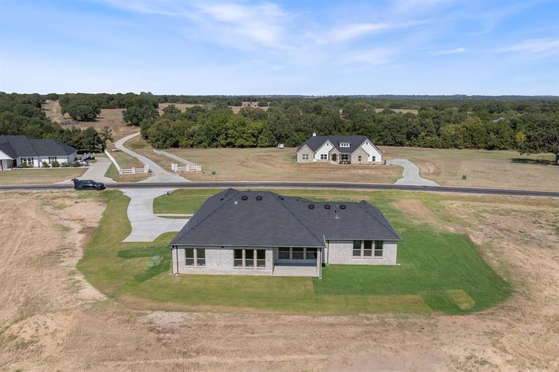1099 Paradise Parkway, Poolville TX 76487 - Photo 34