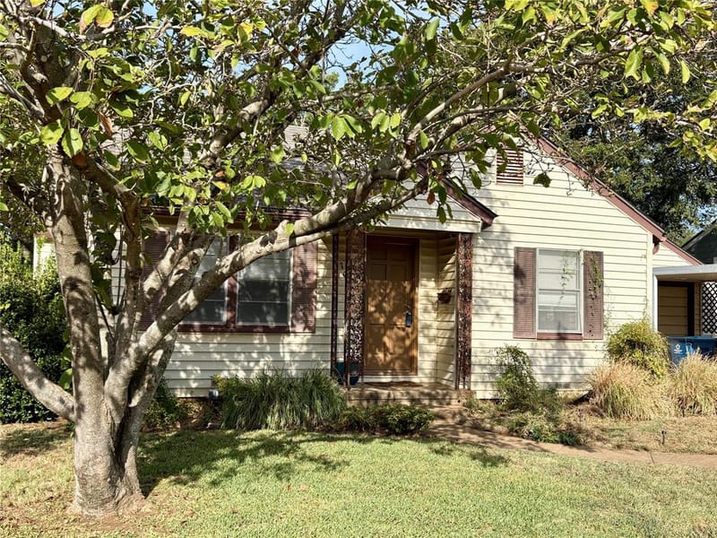 705 N Derby Street, Denison TX 75020 - Photo 2