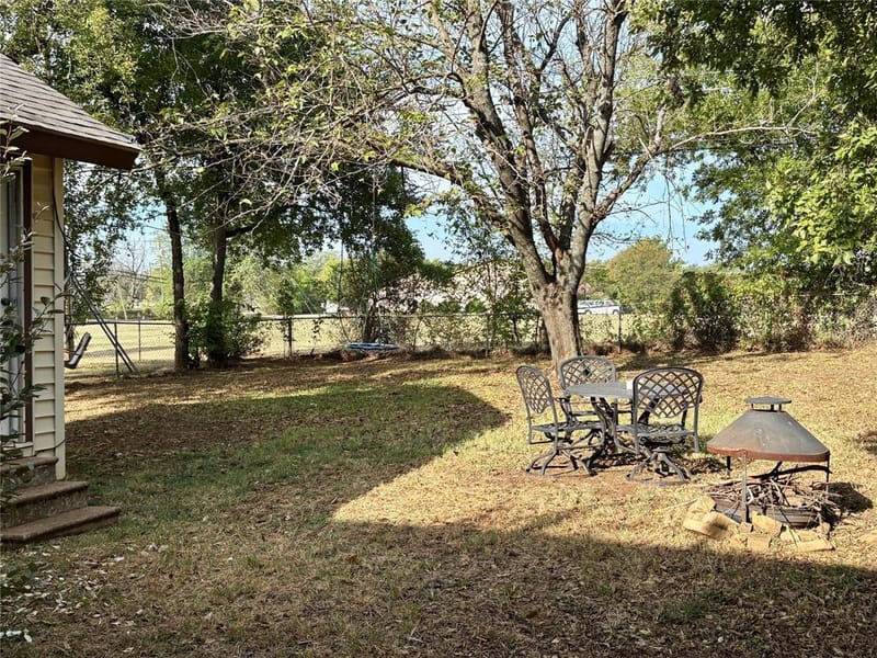705 N Derby Street, Denison TX 75020 - Photo 4