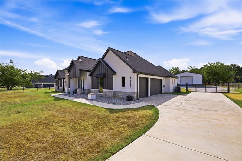 1135 Paradise Parkway, Poolville TX 76487 - Photo 5