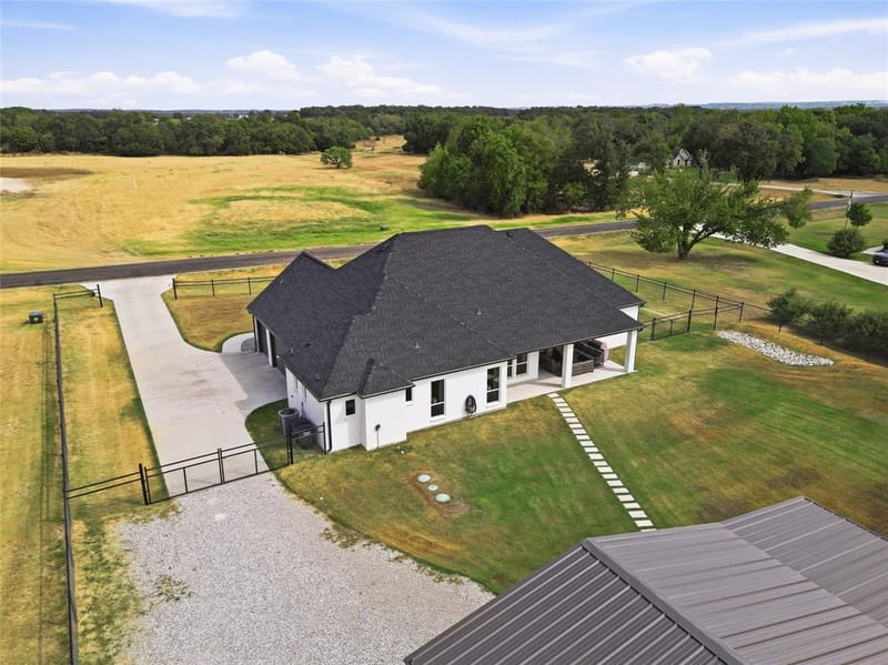 1135 Paradise Parkway, Poolville TX 76487 - Photo 38