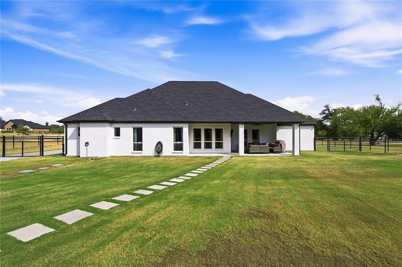 1135 Paradise Parkway, Poolville TX 76487 - Photo 35