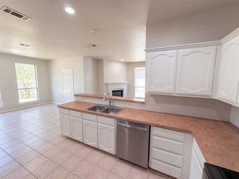 2617 Silver Hill Drive, Fort Worth TX 76131 - Photo 6