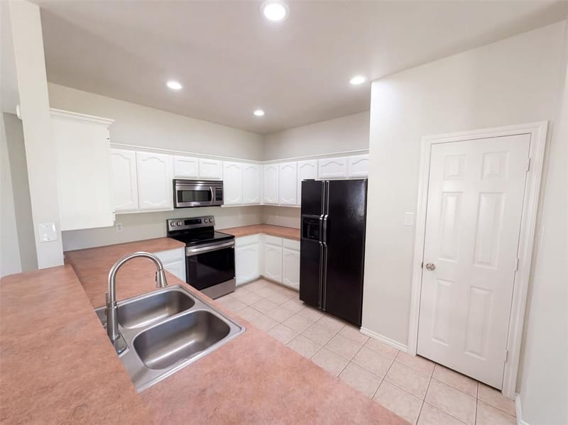 2617 Silver Hill Drive, Fort Worth TX 76131 - Photo 7