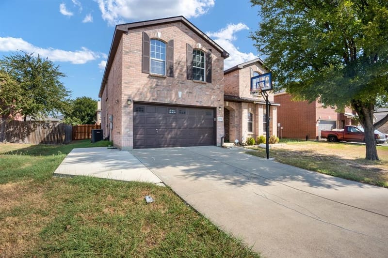 2456 Arroyo Springs Drive, Grand Prairie TX 75052 - Photo 2