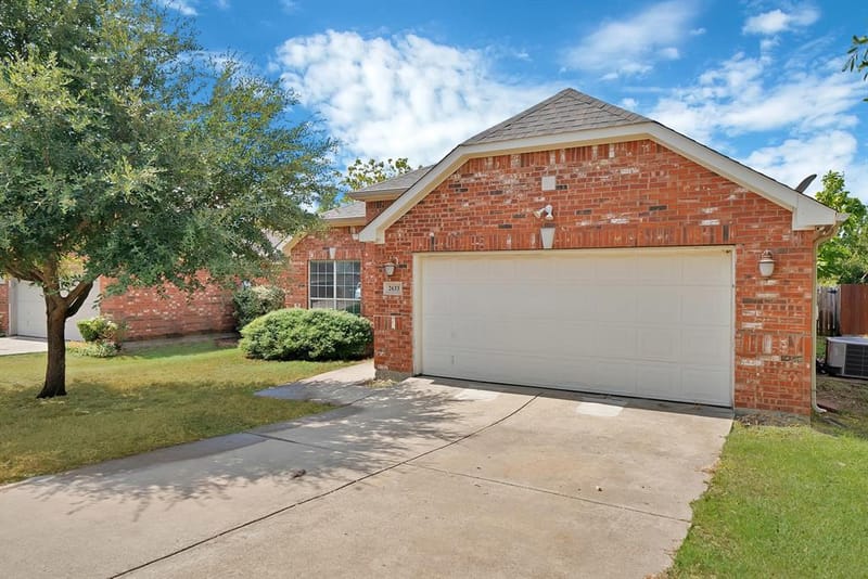 2633 Pioneer Bluffs Road, Balch Springs TX 75181 - Photo 2