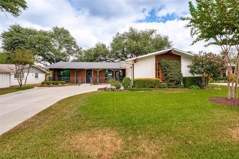 3259 Saint Croix Drive, Dallas TX 75229 - Photo 2