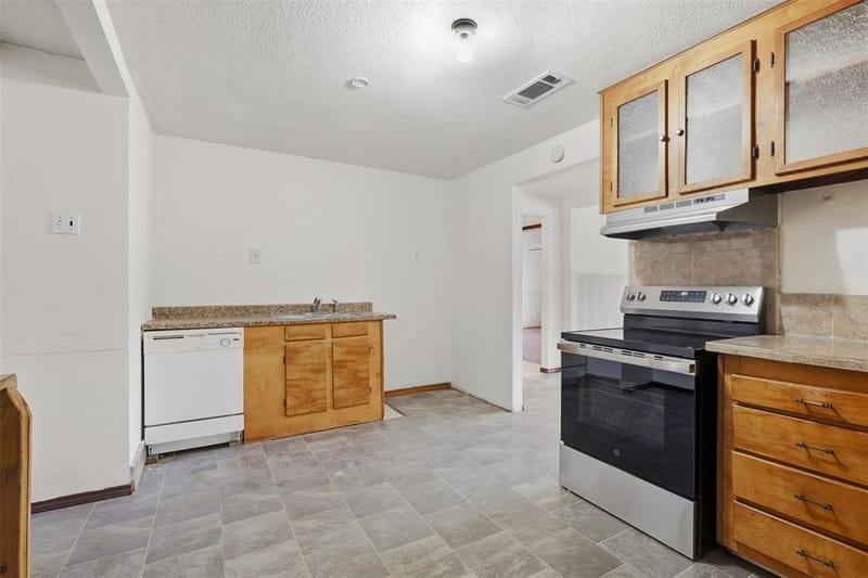 1005 Hickey Court, Granbury TX 76049 - Photo 13