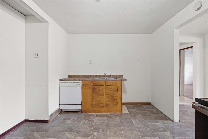 1005 Hickey Court, Granbury TX 76049 - Photo 12