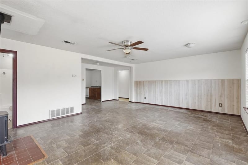 1005 Hickey Court, Granbury TX 76049 - Photo 10