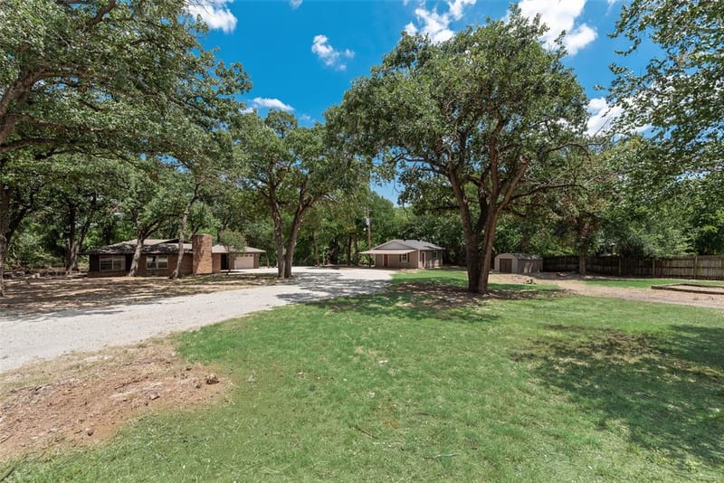 294 Thomas Len Road, Azle TX 76020 - Photo 2