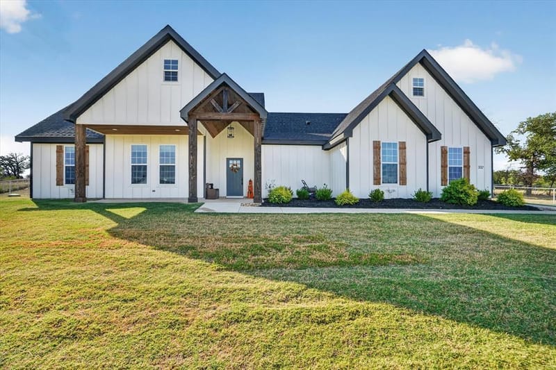 332 Jonny Boy Way, Springtown TX 76082 - Photo 2