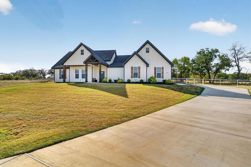 332 Jonny Boy Way, Springtown TX 76082 - Photo 3