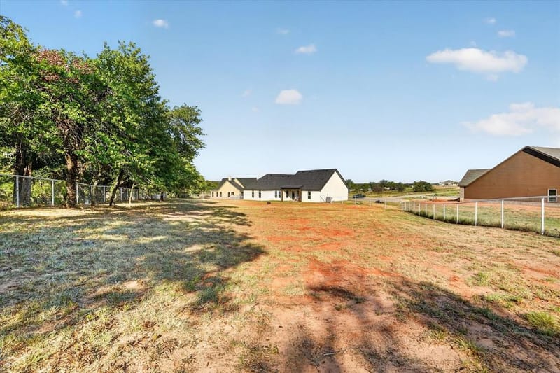 332 Jonny Boy Way, Springtown TX 76082 - Photo 37