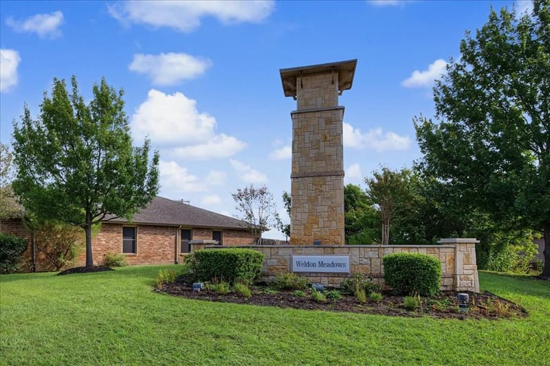 821 Green Heath Avenue, Fort Worth TX 76120 - Photo 2