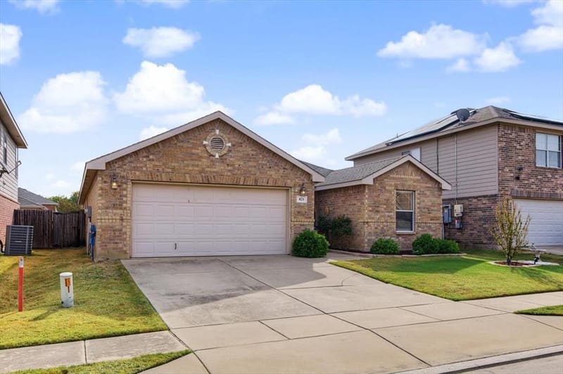 821 Green Heath Avenue, Fort Worth TX 76120