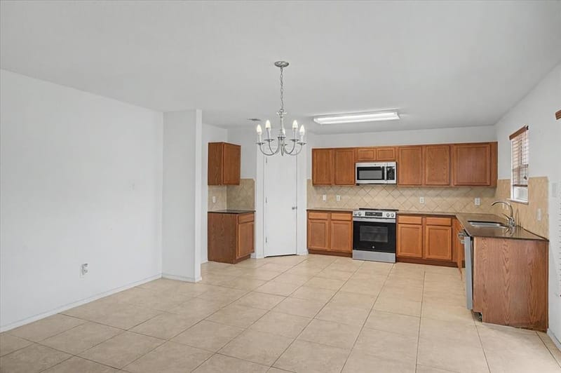 821 Green Heath Avenue, Fort Worth TX 76120 - Photo 10