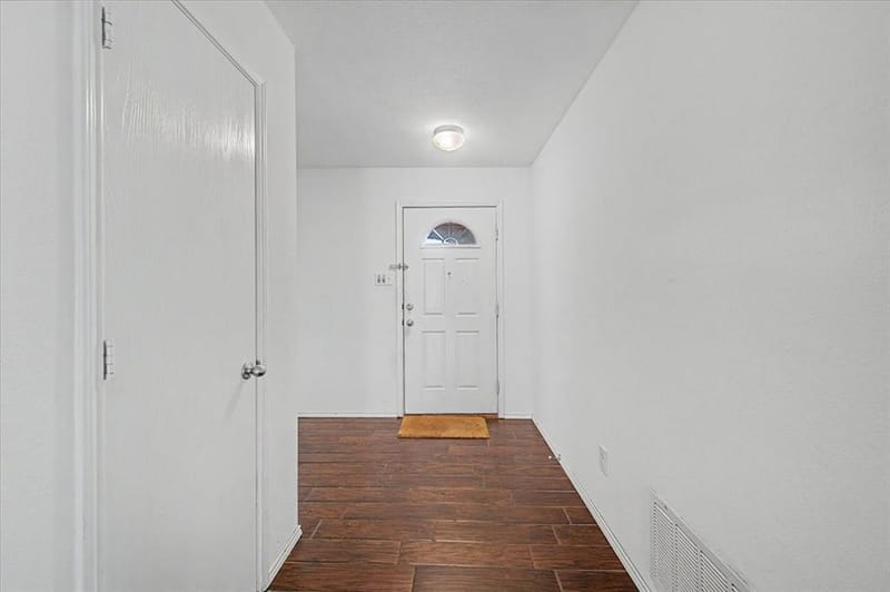 821 Green Heath Avenue, Fort Worth TX 76120 - Photo 4
