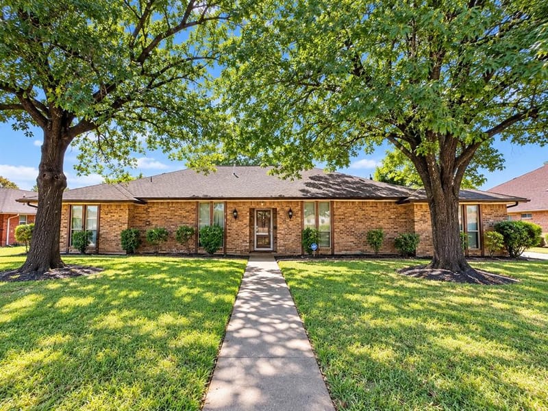 1128 Post Oak Lane, DeSoto TX 75115