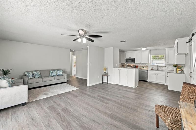 1404 Hillside Drive, Midlothian TX 76065 - Photo 6