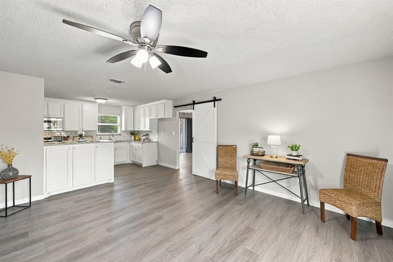 1404 Hillside Drive, Midlothian TX 76065 - Photo 7