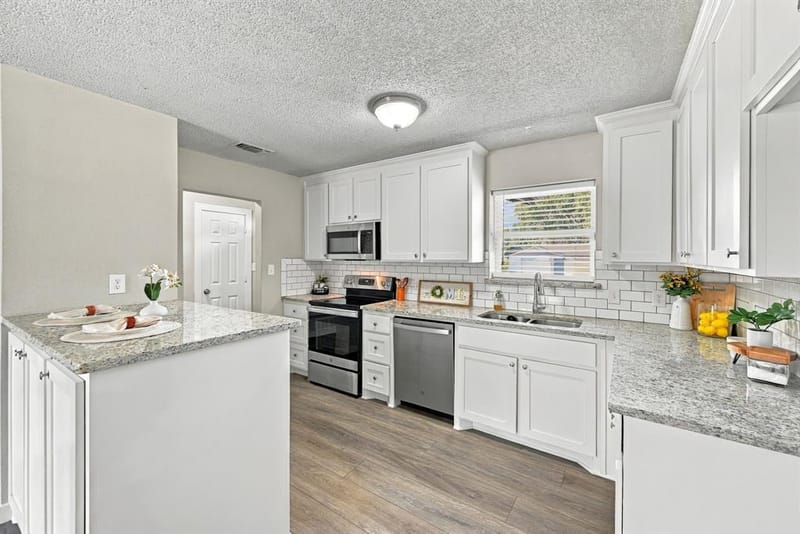 1404 Hillside Drive, Midlothian TX 76065 - Photo 4