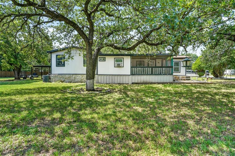 916 Fawn Drive, Granbury TX 76049 - Photo 14